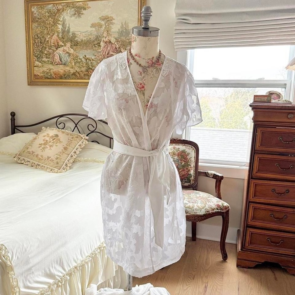 white floral robe y2k secret treasures white floral robe size medium